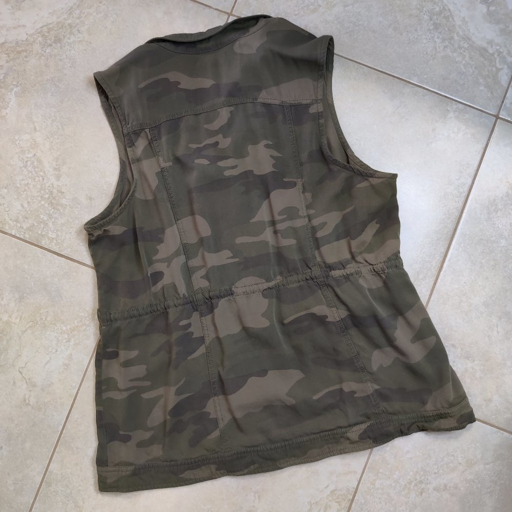 💎✨ Camo Utility Vest - Picture 2 of 5